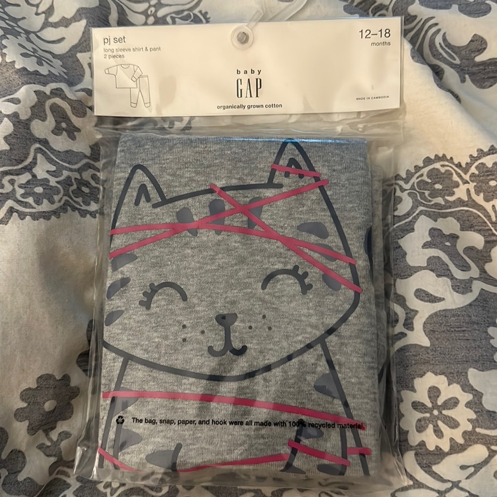 Baby gap nwt cat pjs 12-18 months